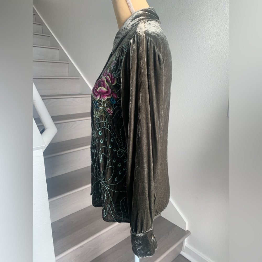 Johnny Was Velvet Olive Green Snap Button Floral Embroidered Long Sleeve Blouse - Picture 4 of 11